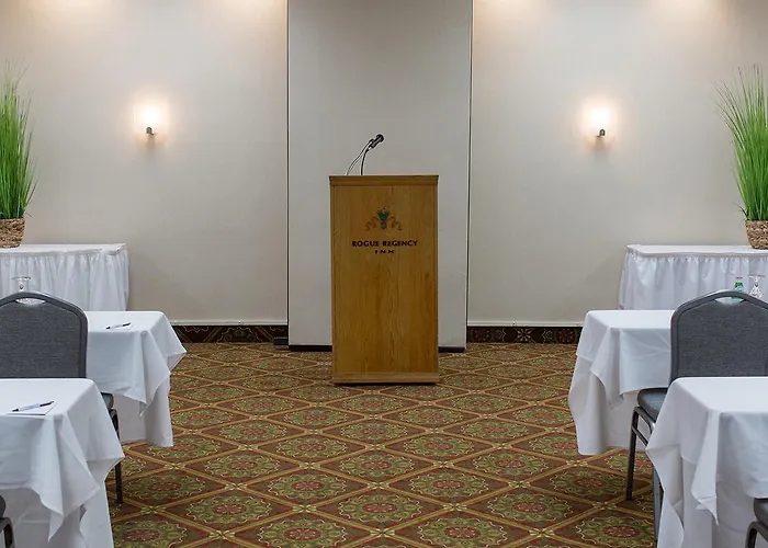 Rogue Regency Inn & Suites