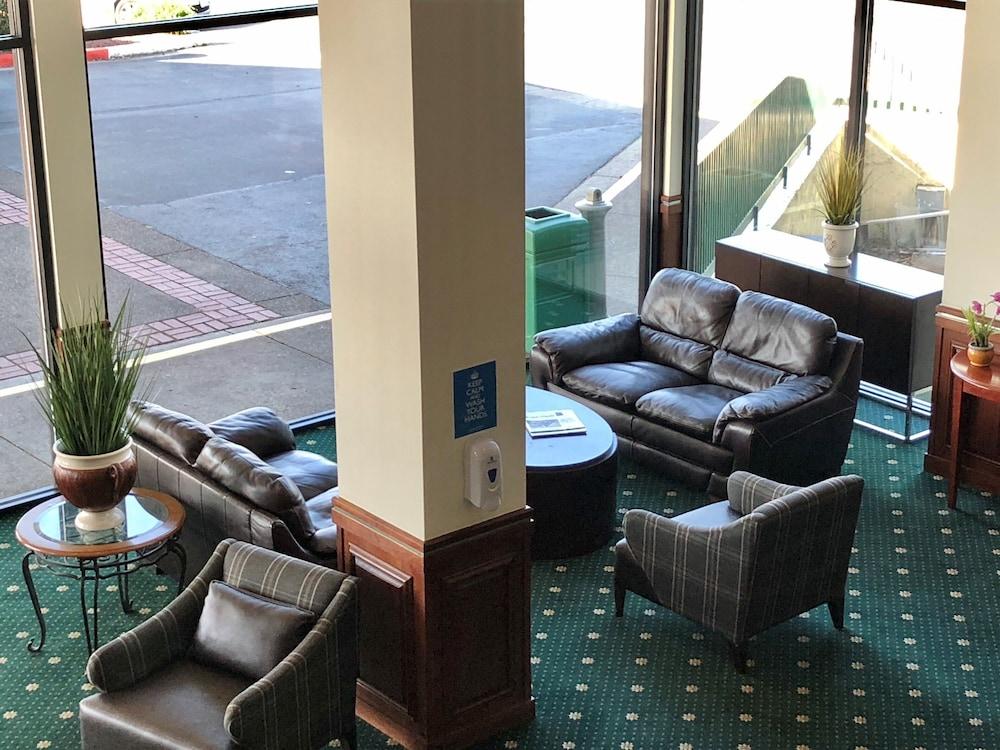 Hotel Rogue Regency &