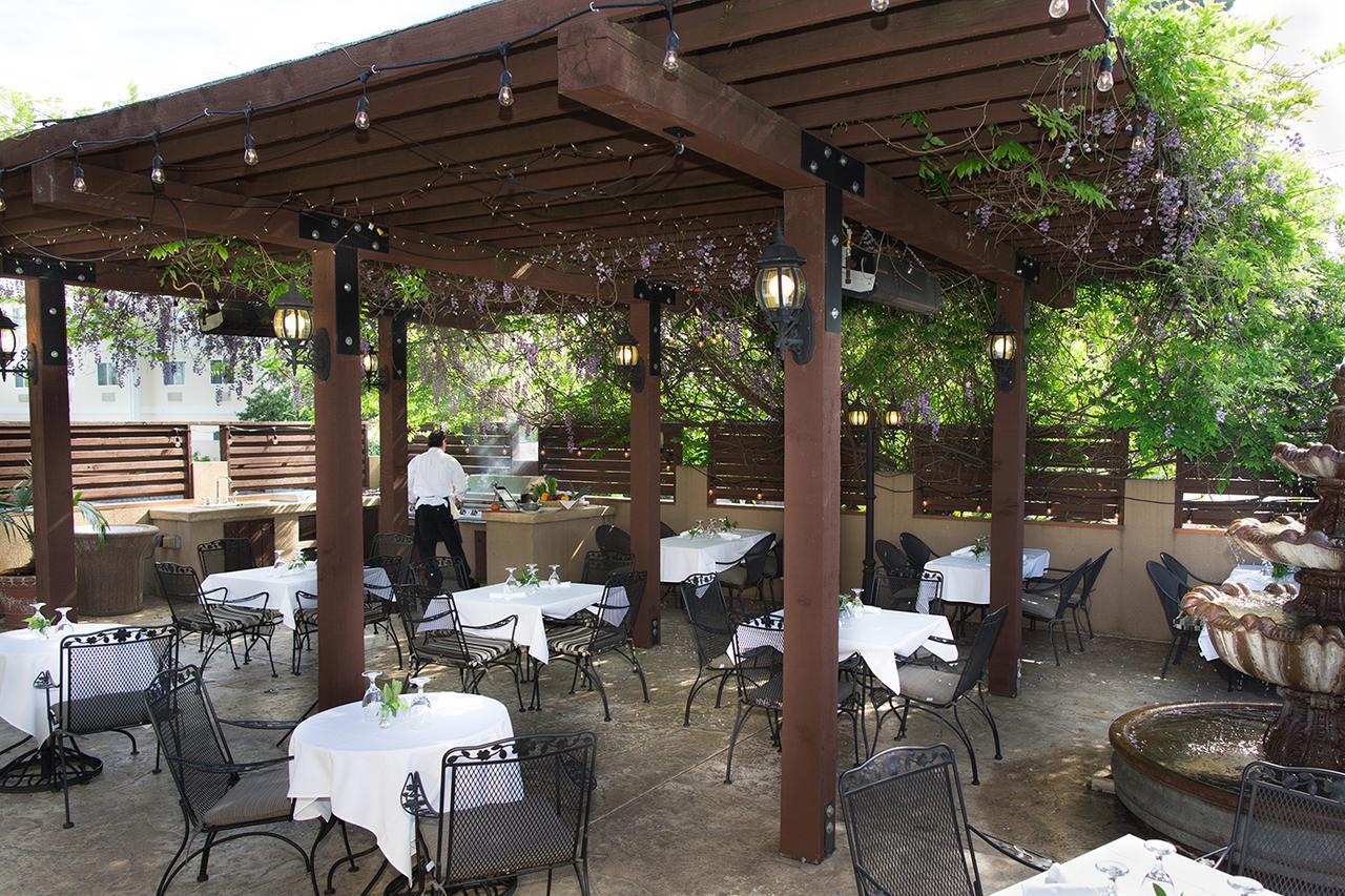 Rogue Regency & Hotel 3*