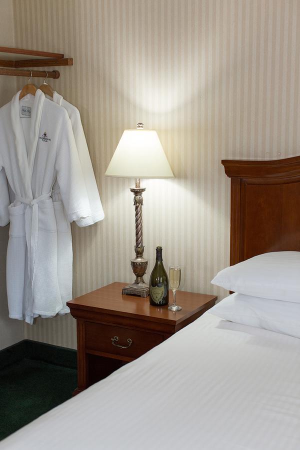Hotel Rogue Regency &